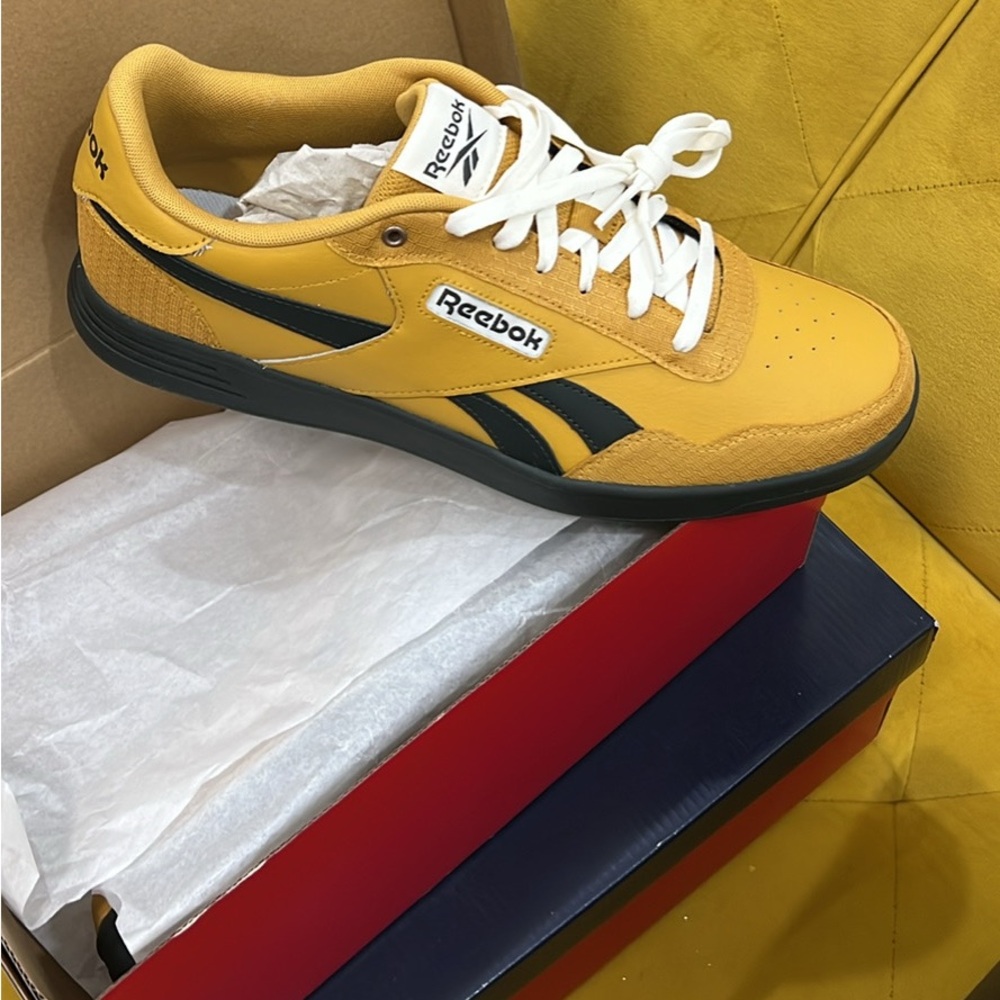 Reebok court advance retro shoes. Gold new in box.